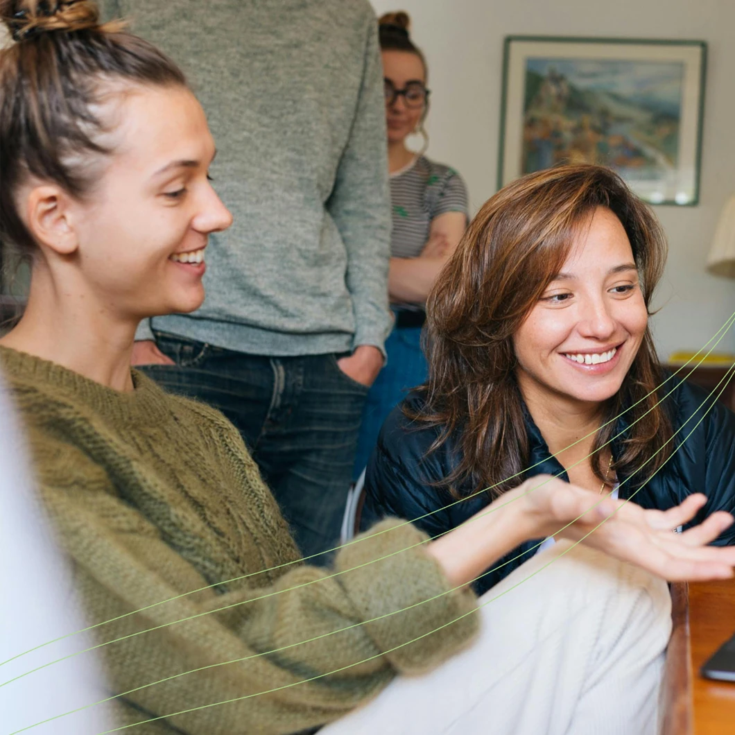Twee vrouwen in gesprek, klantverhaal Fast Lane Vitality